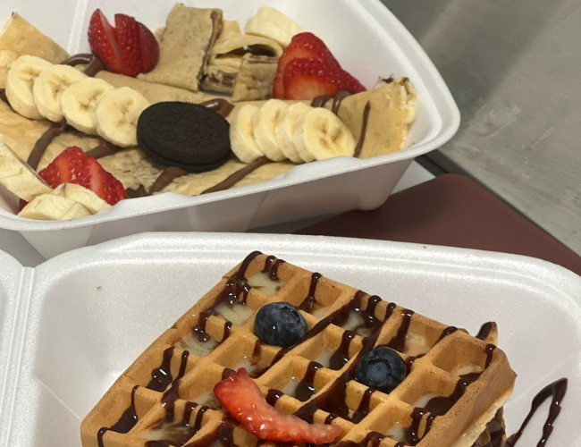 CREPES & WAFFLES