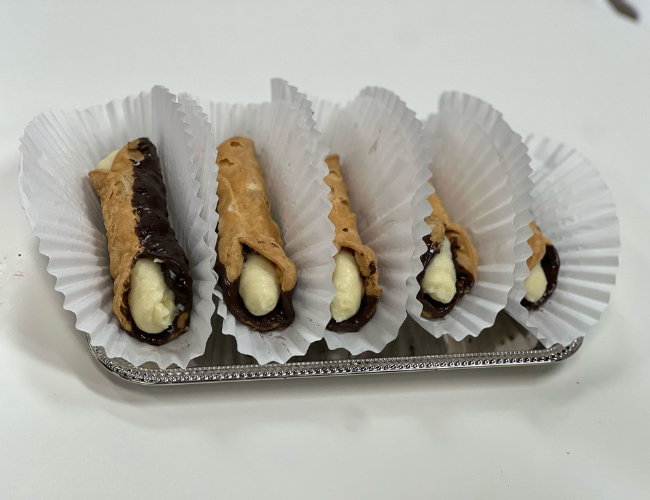 cannolis